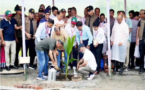 গৌরনদীতে বৃক্ষরোপণ কর্মসূচির উদ্বোধন করলেন প্রধানমন্ত্রী